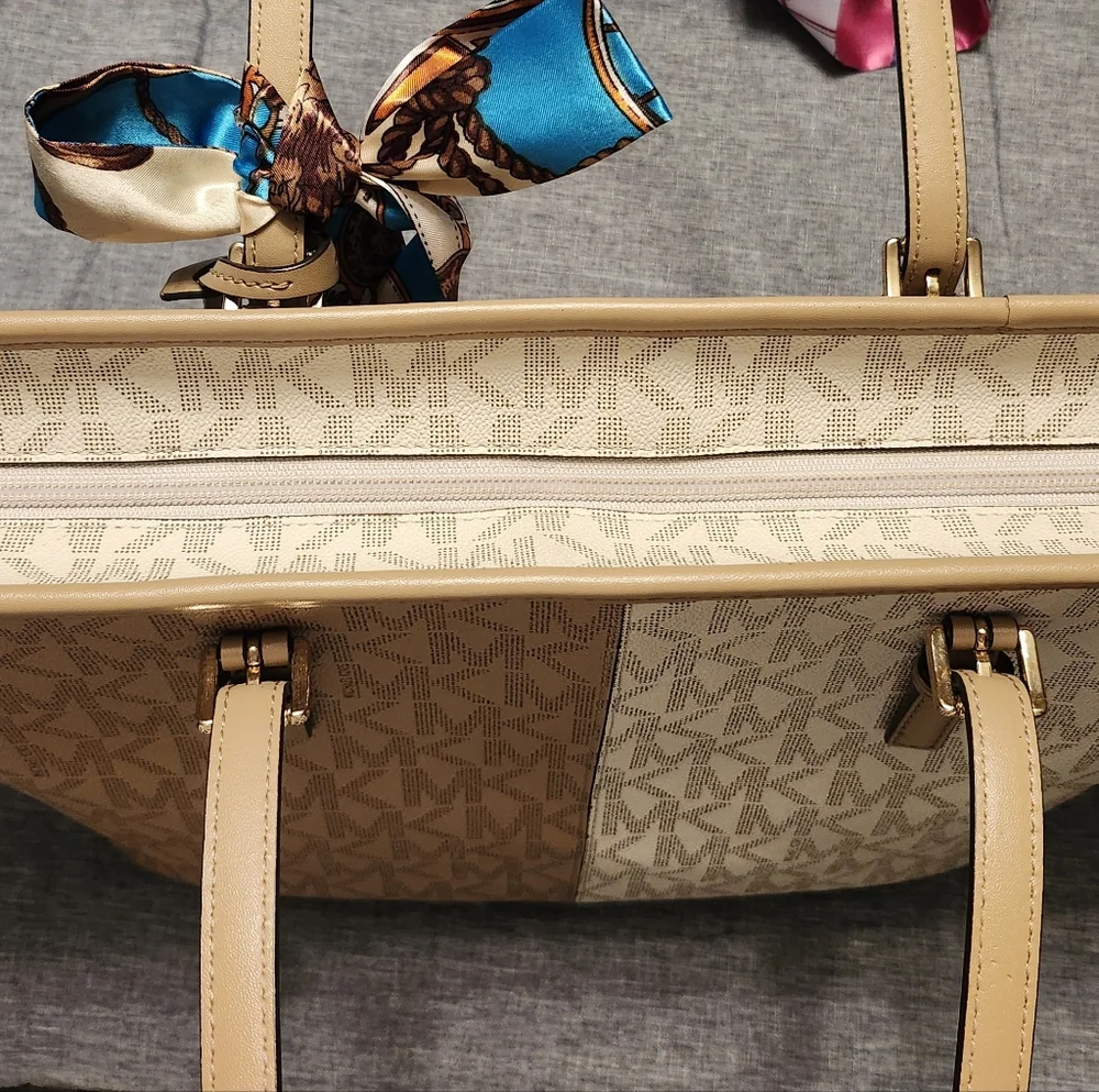 Michael Kors Large Jet Set Camel Multicolor Zip Top Tote